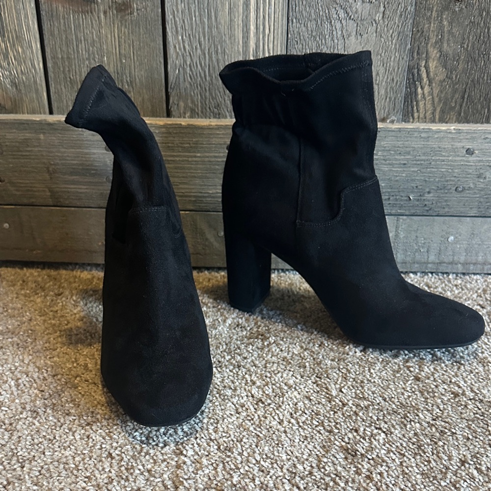 Franco Sarto Black Suede Ankle Booties Pull On Block Heel Size 9 NEW